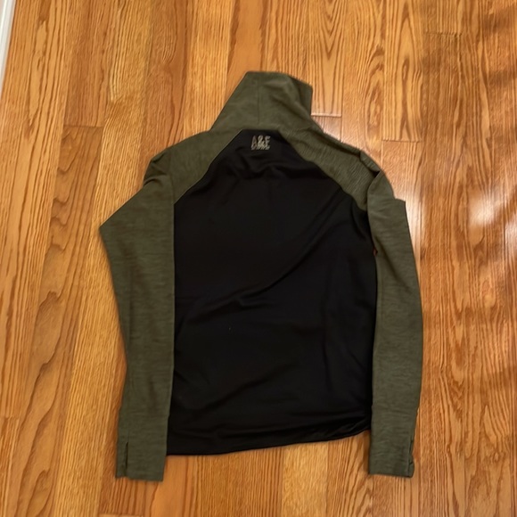 Abercrombie & Fitch performance pullover with a funnel neck. - Picture 2 of 3